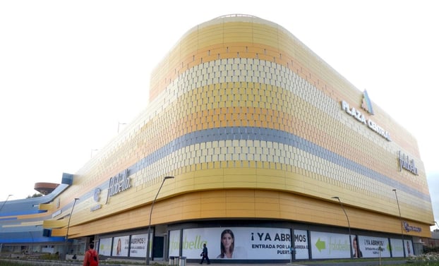 Plaza Central, Shopping Mall curved design with phenolic panels