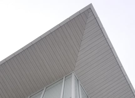 An upwards view of the phenolic soffits with Fundermaxs Modulo on the Reliant Medical Group building