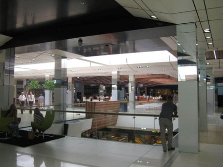 Examples of High-Traffic Spaces Where HPL Cladding Thrives - Mall Hallway