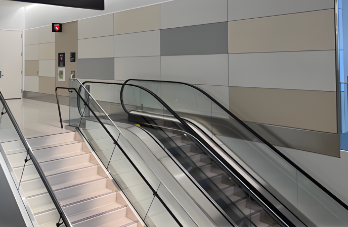 Fundermax phenolic washroom partitions inside the Santiago International Airport in Pudahuel, Chile (3)
