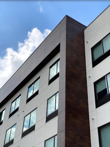 Example of a Fundermax rainscreen facade with a Holiday Inn in Texas